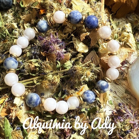 Pearls and sodalite bracelet
